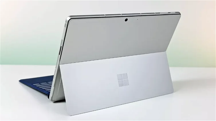 Immagine di Microsoft Surface Pro 10 con Snapdragon X Plus, 16GB di RAM vi bastano?