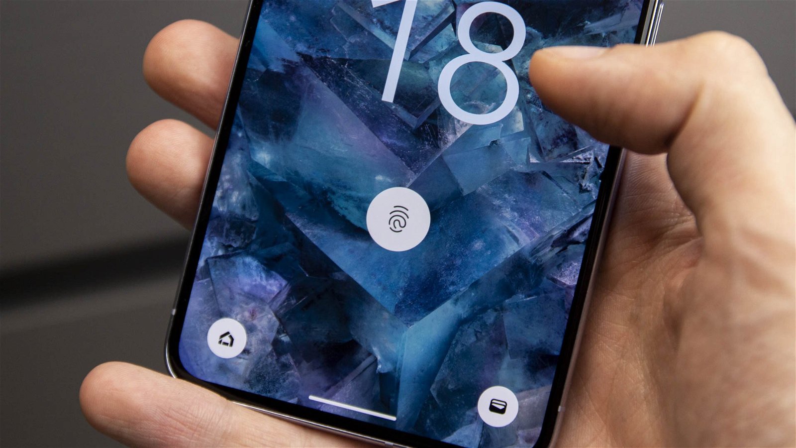 Immagine di Android 15, per collegarsi al PC servirà l'impronta digitale