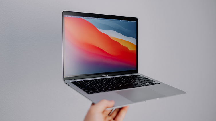 Immagine di Per vedere i MacBook Air OLED dovremo attendere un bel po' di anni