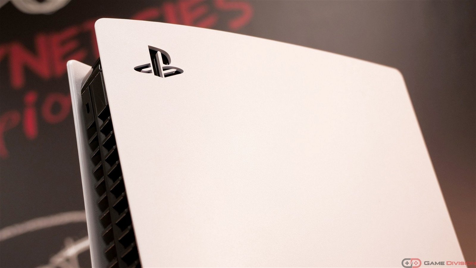 Immagine di Sony ha venduto 50 milioni di PS5, il triplo di Xbox nel 2023