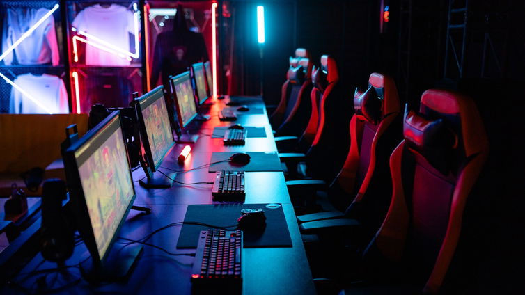 Immagine di eSport, il mercato è in crescita: in Italia arriverà a 1,6 miliardi di dollari