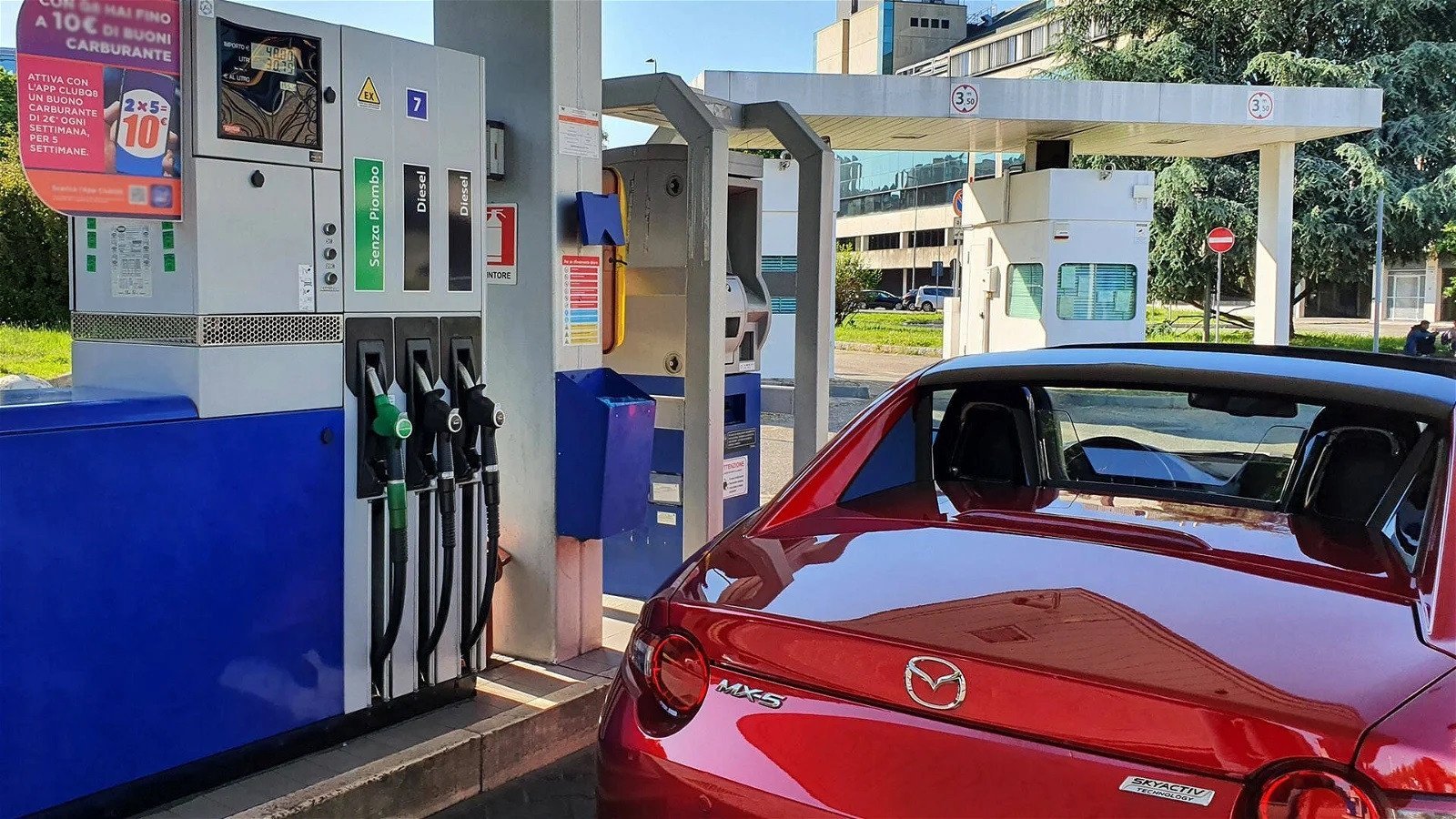 Immagine di [Sondaggio] Pagheresti il carburante più caro per non passare all'elettrico?