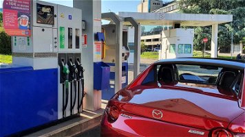 Come risparmiare sul prezzo della benzina: 5 consigli per pagarla meno