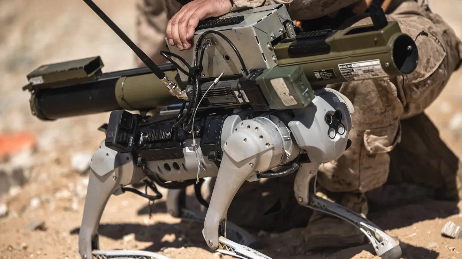 Immagine di Un cane robot con un lanciarazzi, ecco l'ultima demo dell'esercito USA