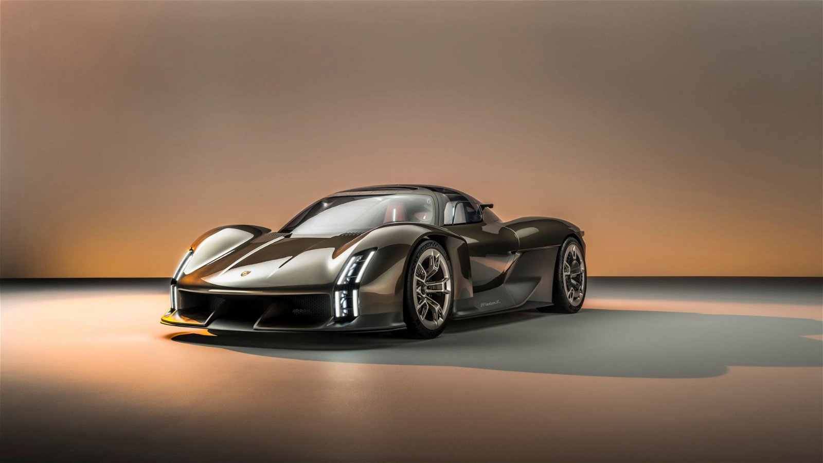 Immagine di Porsche, il designer intimorito dalla concorrenza di Tesla e cinesi