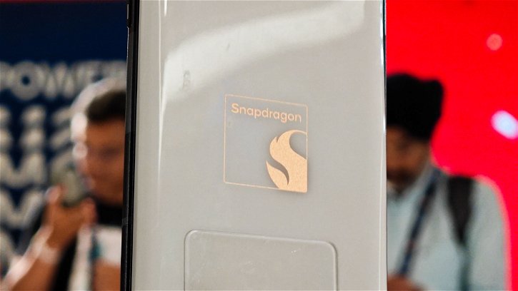 Immagine di Qualcomm si fa il leak da sola, mostra un dispositivo con Snapdragon 8 Gen 4