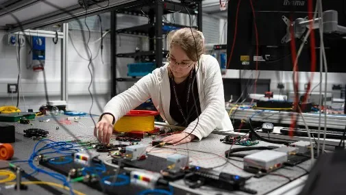 Immagine di Realizzata la prima comunicazione quantica su fibra ottica