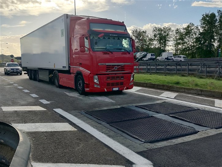 Immagine di Autostrade italiane, progetto avveniristico recupera l'energia cinetica delle auto