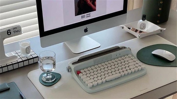 Immagine di Questa tastiera sembra una macchina da scrivere, e va fortissima su TikTok!
