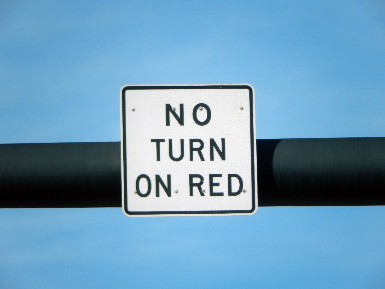 Immagine di Girare a destra col rosso diventerà vietato (si, negli USA si può)
