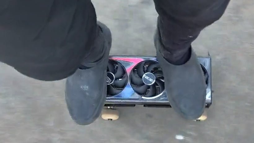 Immagine di La RTX 4090 diventa uno skateboard, letteralmente: guardate che roba!