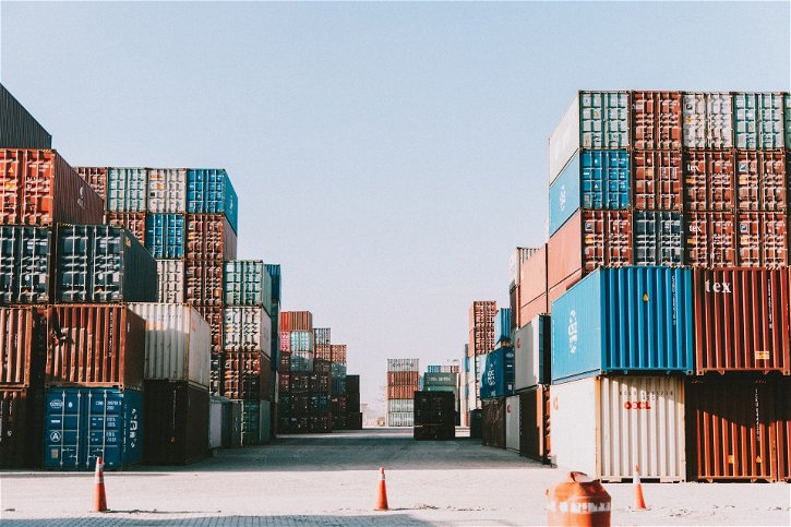 Immagine di 30.000 container bloccati in porto per colpa di un attacco informatico