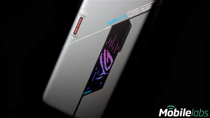 Immagine di Asus ROG Phone 8 Ultimate sarà un fuoriclasse, le specifiche non lasciano dubbi