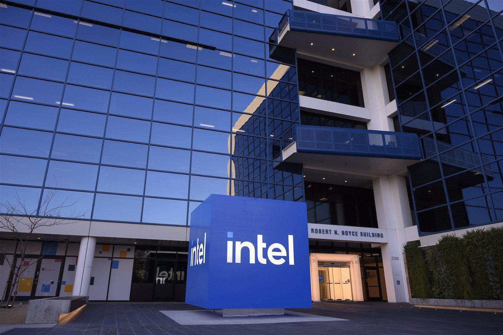 Immagine di Intel rischia di perdere miliardi per colpa dei politici tedeschi