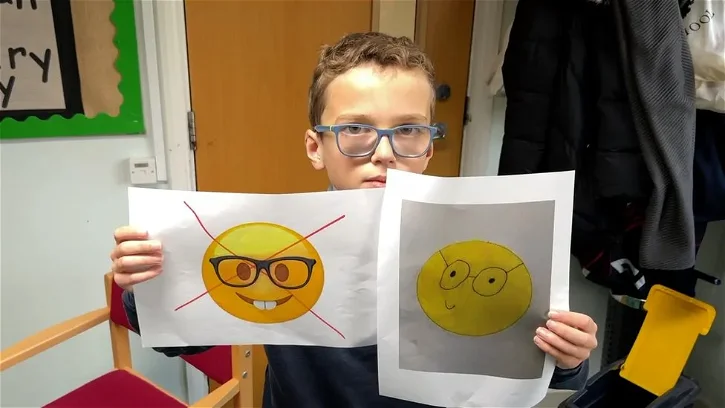 Immagine di Bambino di 10 anni sfida Apple, petizione per cambiare una emoji