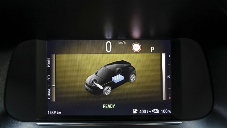 Immagine di La banda ultra larga aiuta la ricarica wireless delle auto, ora è tutto più preciso