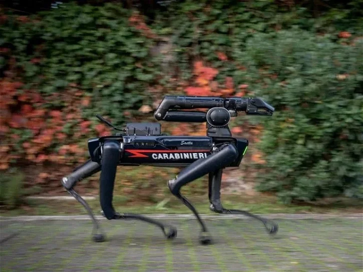 Immagine di I Carabinieri adottano un cane robot, si chiama Saetta