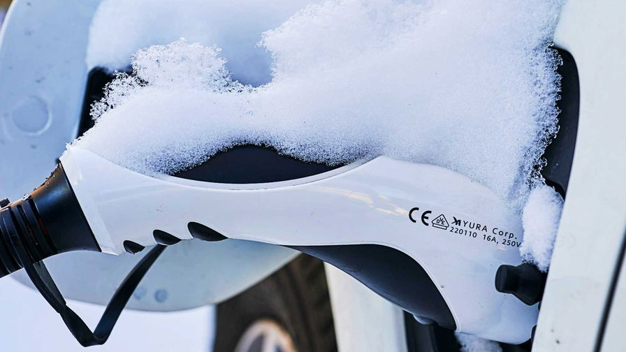 auto elettrica neve