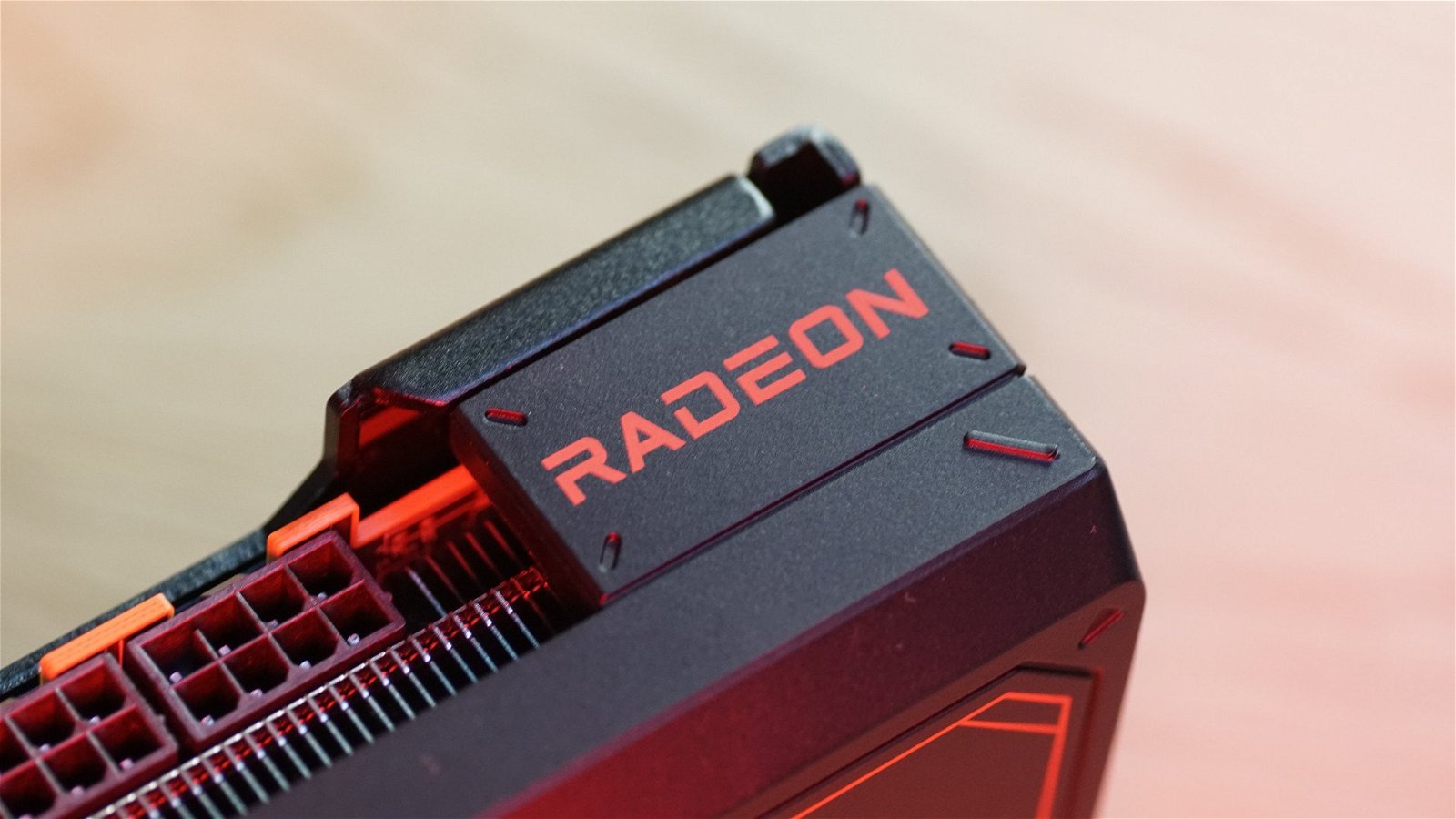 Immagine di AMD RDNA 3 è un disastro: crollo del 48% nelle vendite, ripresa solo nel 2025?