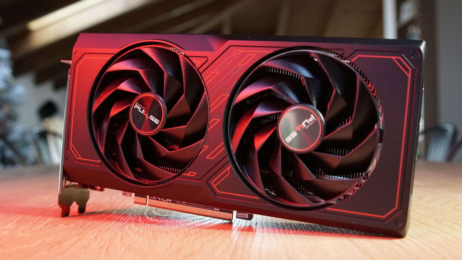 Immagine di La Radeon RX 9070 XT doveva costare 899 dollari, lo svela un rivenditore