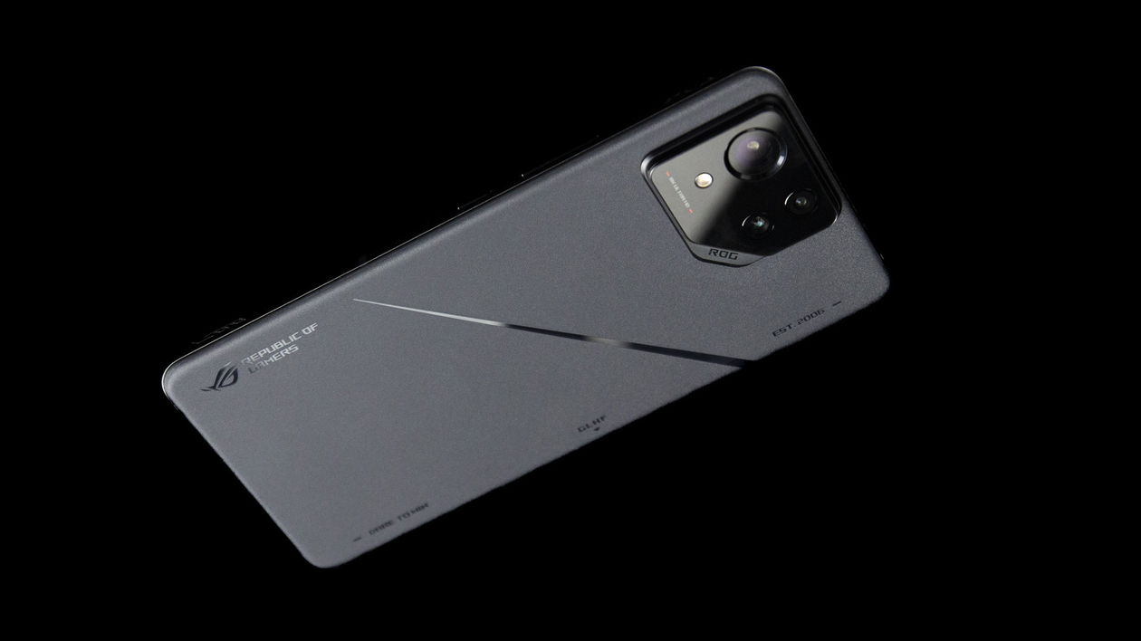 Immagine di ROG Phone 8 Pro: prudente fuori, scatenato dentro | Recensione