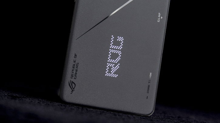 Immagine di ROG Phone 9 FE, lo smartphone da gaming "economico" potrebbe essere una vecchia conoscenza