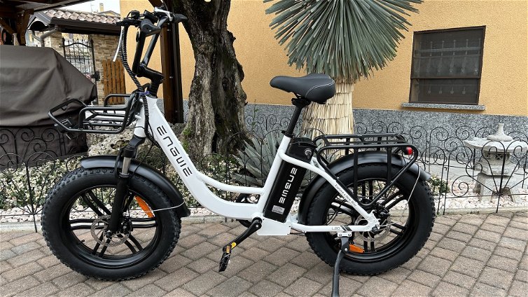 Immagine di Engwe L20, la bicicletta elettrica perfetta per la città (e non solo) | Test & Recensione