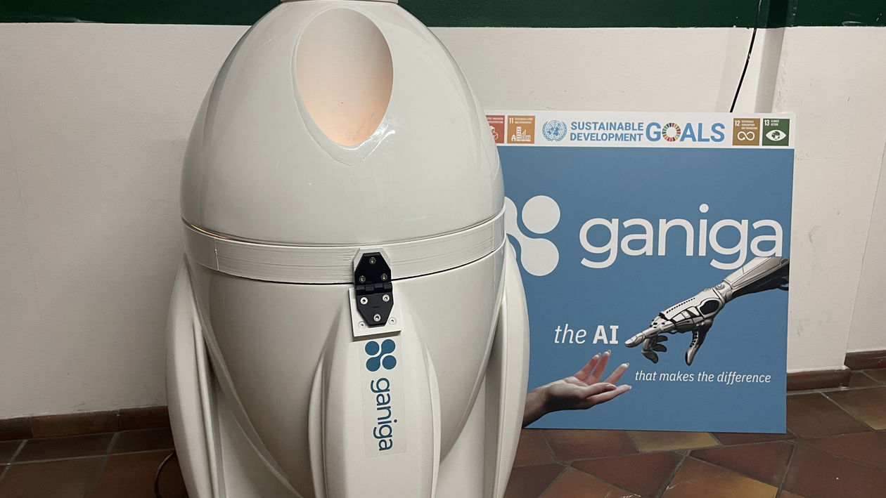 Immagine di Hoooly, il cestino intelligente che differenzia i rifiuti