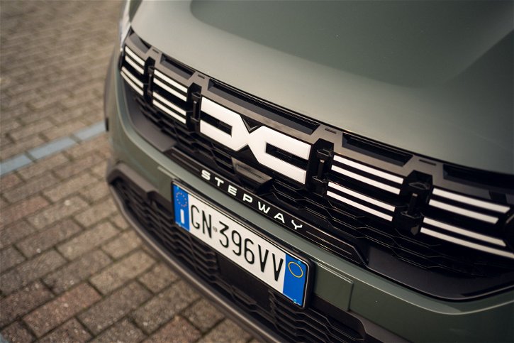 Immagine di Dacia Sandero elettrica, la rivoluzione low cost arriva nel 2027