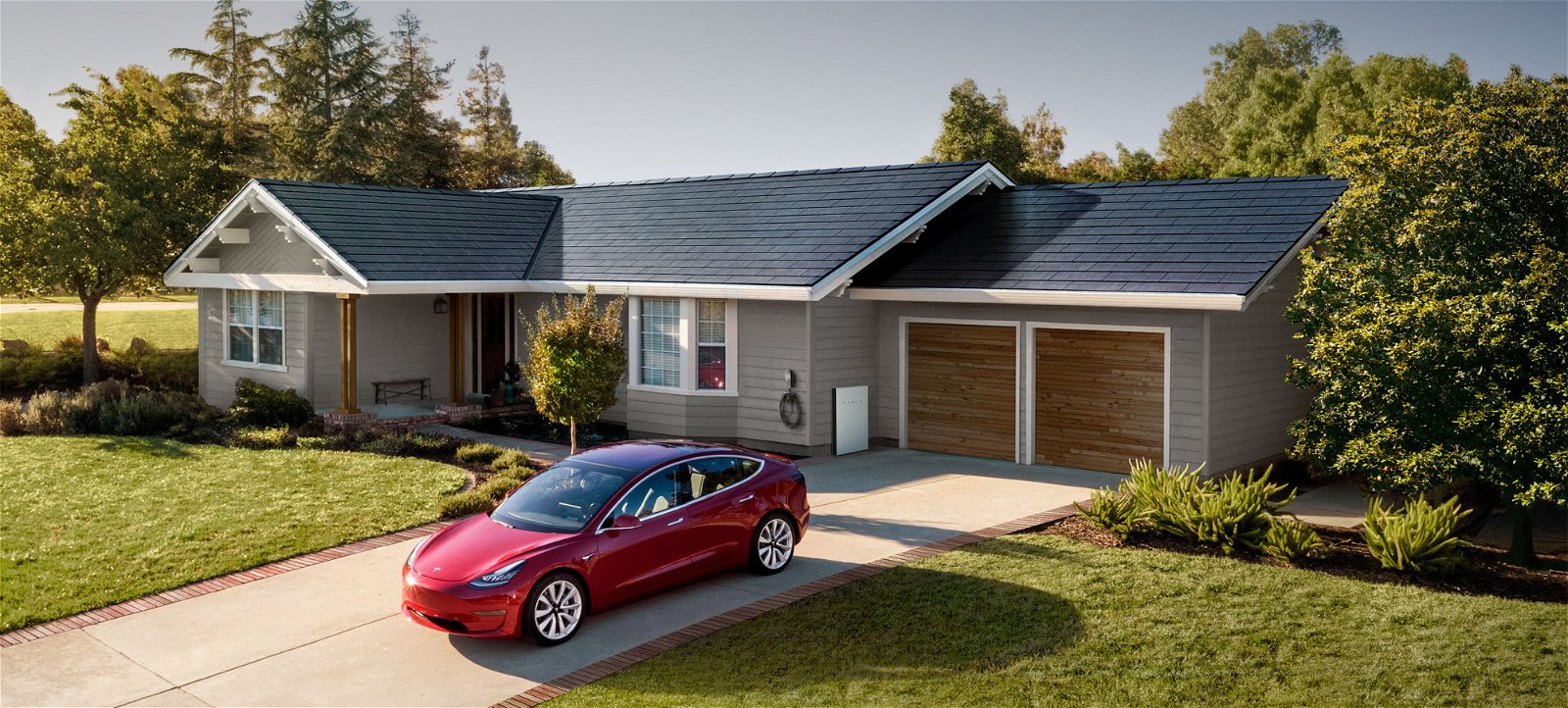 Immagine di Tesla semplifica la ricarica con i pannelli solari, ora disponibili anche in Italia
