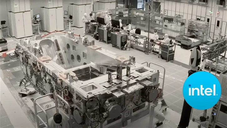 Immagine di L'unboxing più spettacolare di sempre, una macchina per fare chip da 380 milioni di dollari!