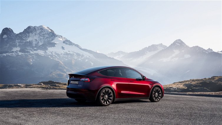 Immagine di Fino a 80 km in più per 1.500 euro di optional, così Tesla aumenta l'autonomia di Model Y