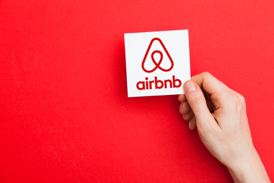 Immagine di Airbnb dichiara guerra alle telecamere spia: vietate le riprese dentro casa
