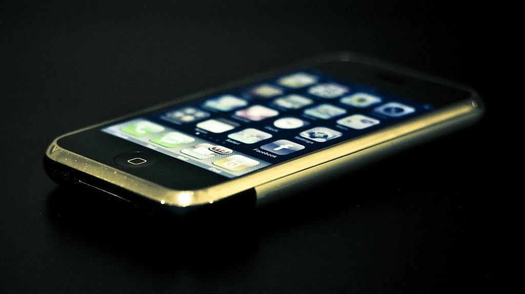 Immagine di Follia collezionistica: iPhone da 4GB raggiunge cifre astronomiche in asta!
