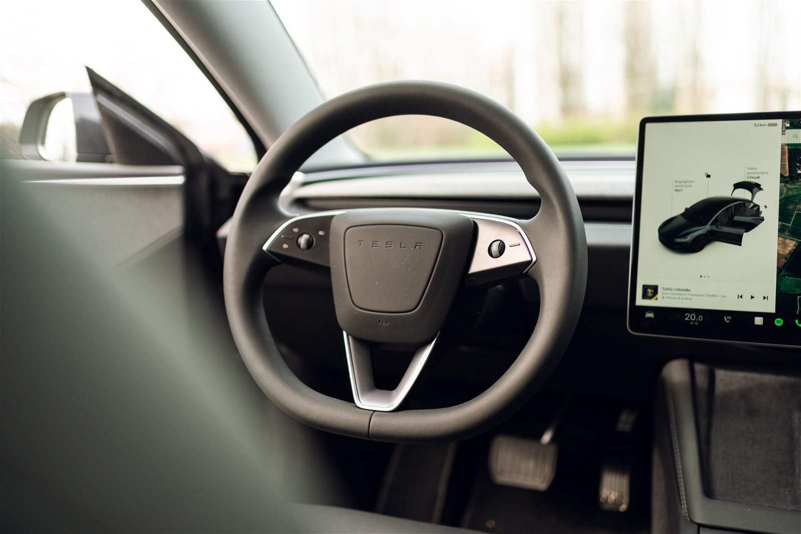 Immagine di Tesla Full Self-Driving, la nuova versione è fin troppo "umana" quasi pericolosa