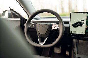 Tesla Autopilot coinvolto ancora in un incidente, muore un motociclista