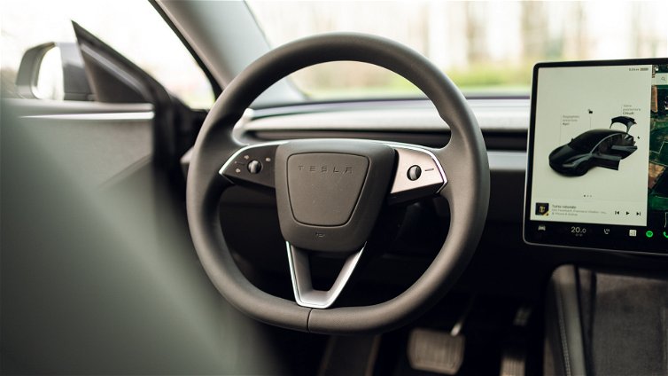Immagine di Tesla Full Self-Driving, la nuova versione è fin troppo "umana" quasi pericolosa