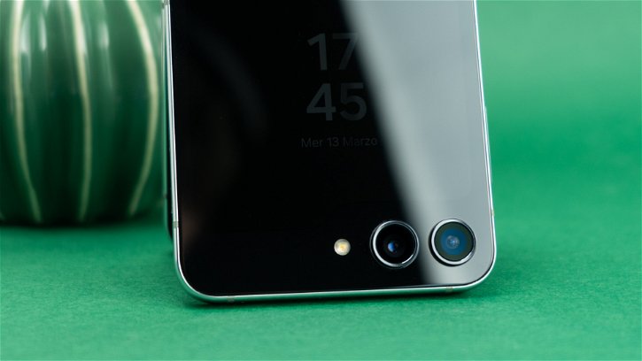 Immagine di Il primo "Flip" di Xiaomi avrà una caratteristica che a quello di Samsung è sempre mancata