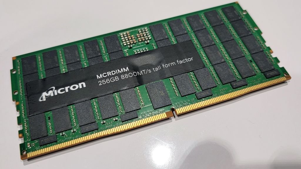 Immagine di Guardate quanto sono assurde queste gigantesche RAM da 256GB
