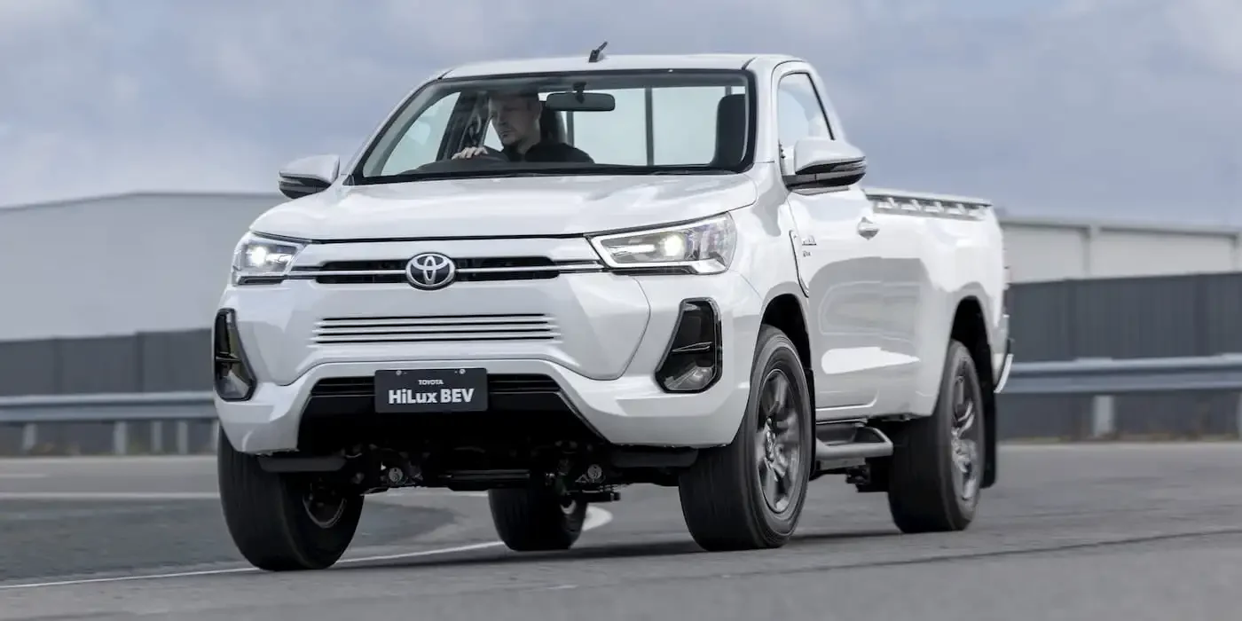Immagine di Nuova Toyota Hilux, l'indistruttibile pickup diventa elettrico