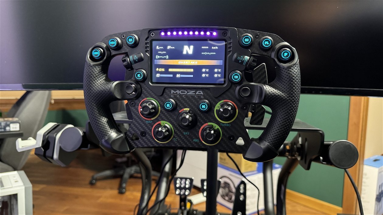Immagine di Moza R9, FSR Formula e pedali CRP, il kit Moza per un simulatore di F1 | Test & Recensione