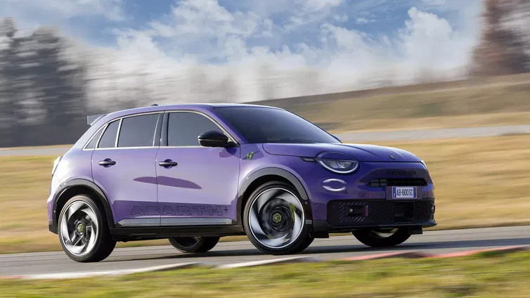 Immagine di Abarth 600e, ecco com'è fatta l'elettrica compatta da 240 cavalli