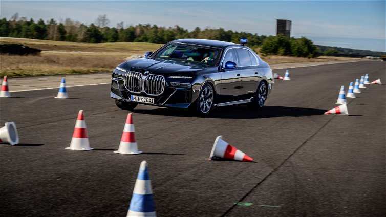 Immagine di BMW fa un corso di guida che vi trasforma in agenti speciali