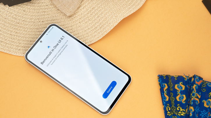Immagine di Samsung rinvia a tempo indeterminato l'aggiornamento ad Android 15