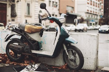 Milano ci ripensa, il vostro vecchio scooter è salvo (forse)