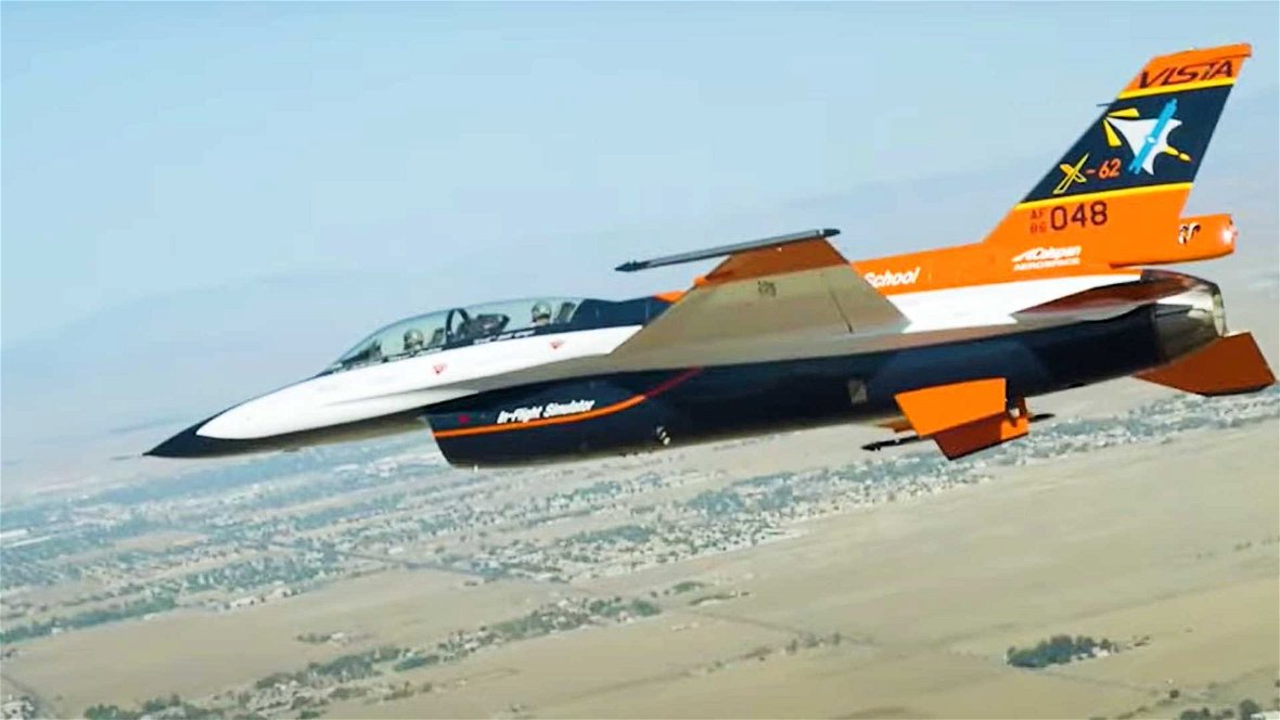 Il caccia pilotato da una IA vola bene quanto i piloti umani su un F-16