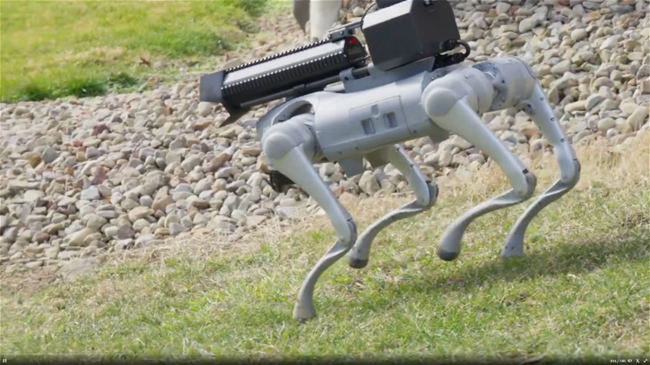 Immagine di L'IA entra nei Marines: le nuove reclute saranno cani robot lanciarazzi