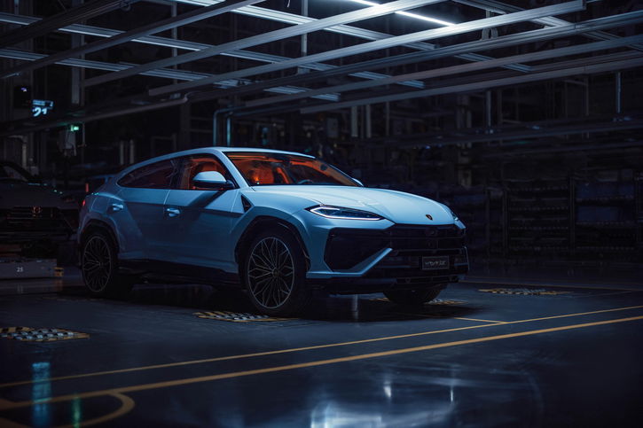 Immagine di Se volete una Lamborghini Urus dovete aspettare fino al 2026