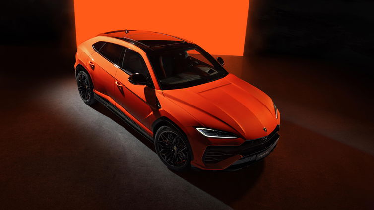 Immagine di La Lamborghini Urus resterà ibrida plug-in fino al 2035
