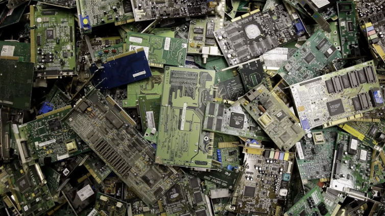 Immagine di Cosa sono i vitrimer, un nuovo modo per rendere le schede elettroniche facilmente riciclabili